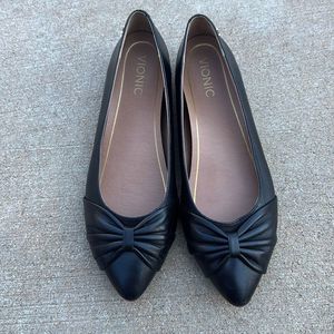 Vionic Gramercy Black Bow Pointed Ballet Flats